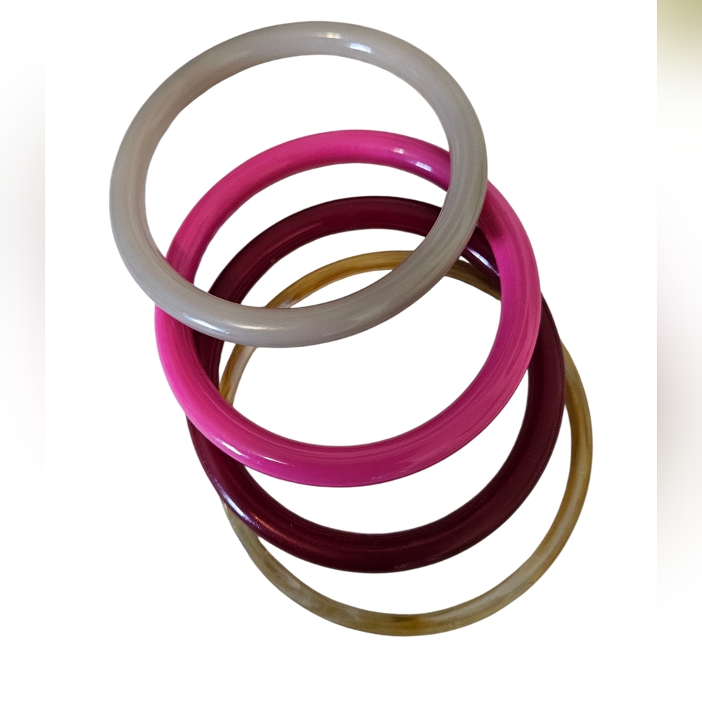 Elegant Multicolor Bangle Set .